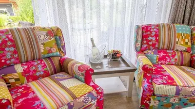 Ein Sitzbereich in der Unterkunft Ferienwohnung Studio Vulkanhöhe - im Maarberg Resort - in Schalkenmehren am See