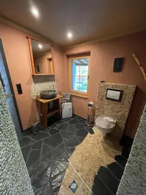 Ein Badezimmer in der Unterkunft Ferienhaus Romantica in Bruttig-Fankel für 2 Personen