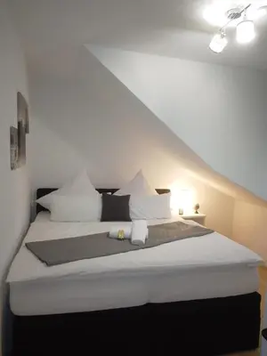 Ein Bett oder Betten in einem Zimmer der Unterkunft Teufelsstein, Wandern, Ausblick, Freilichtbühne, Loreley, 3 Burgenblick, Rhein, 30m2 Terrasse, Grillen, Entspannen, Natur, Rodelbahn, WLAN, Parkplatz,