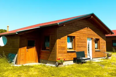 Das Gebäude in dem sich das Ferienhaus befindet
