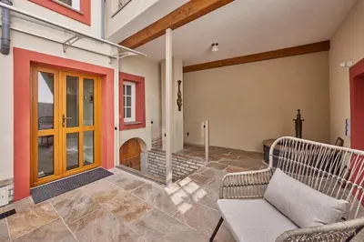 Ein Sitzbereich in der Unterkunft Winzerhaus 1658 - Ferienwohnung und Apartments