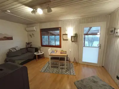 Ein Sitzbereich in der Unterkunft Waldhäuschen