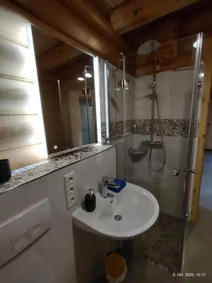 Ein Badezimmer in der Unterkunft Blockhaus eighteen