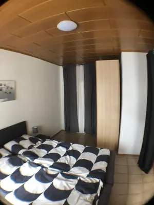 Ein Bett oder Betten in einem Zimmer der Unterkunft FeWo4You Rhens Umami