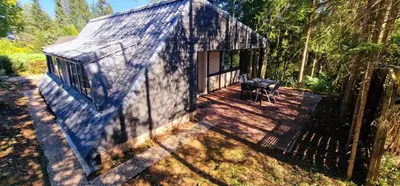 Das Gebäude in dem sich das Ferienhaus befindet