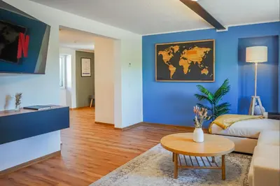 Ein Sitzbereich in der Unterkunft 7Seas Boutique Ferienhaus Bostalsee - 2 Apartments oder ganzes Haus, mit Sauna