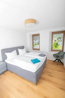 Ein Bett oder Betten in einem Zimmer der Unterkunft Moselappartements by Weingut Marco Adamy