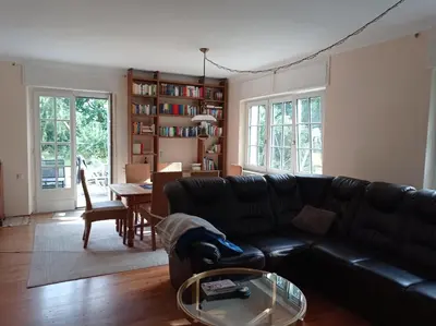 Ein Sitzbereich in der Unterkunft Privatzimmer im Landhaus mit großem Garten und Parkplatz