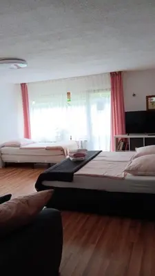 Ein Bett oder Betten in einem Zimmer der Unterkunft Ninas Ferienwohnung