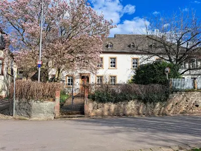 Das Gebäude in dem sich die Ferienwohnung befindet