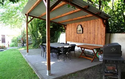 Ein Garten an der Unterkunft Ferienwohnung am Stadtpalais Fewo-Steillage