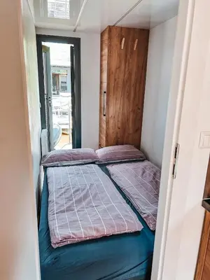 Ein Bett oder Betten in einem Zimmer der Unterkunft Lilly das Hausboot