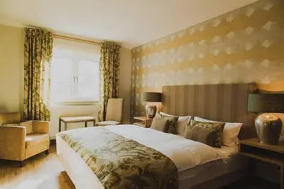 Ein Bett oder Betten in einem Zimmer der Unterkunft Weingut Hees - Landgasthof Zum Jäger aus Kurpfalz