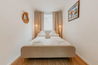 Ein Bett oder Betten in einem Zimmer der Unterkunft Church View Charming Apartment in the heart of Koblenz