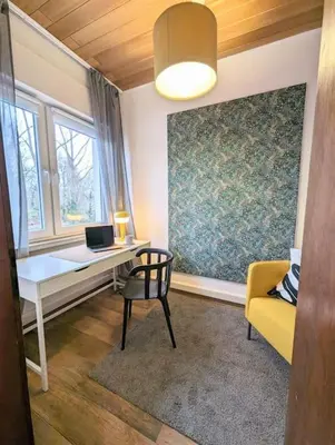 Ein Sitzbereich in der Unterkunft DD Homes - Haus im Grünen - 7 Betten,3 SZ,Terrasse,110 qm