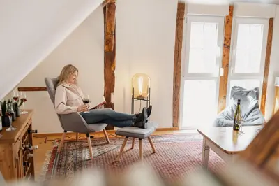 Ein Sitzbereich in der Unterkunft Eulenhaus