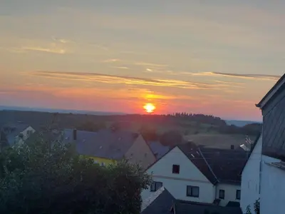 Blick auf den Sonnenuntergang/Sonnenaufgang von der Ferienwohnung aus oder aus der Nähe