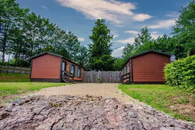 Das Gebäude in dem sich der Campingplatz befindet