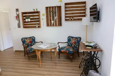 Ein Sitzbereich in der Unterkunft Ländliches Apartment Sonnenblume