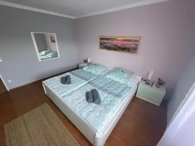 Ein Bett oder Betten in einem Zimmer der Unterkunft Ferienwohnung im Plenter