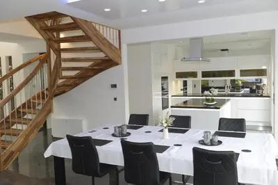 Küche/Küchenzeile in der Unterkunft 5 STERNE LUXUS VILLA KLIMATISIERT DACHTERRASSE MIT ATEMBERAUBENDER AUSSICHT ooooo