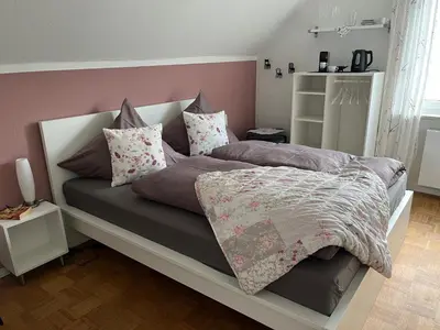 Ein Bett oder Betten in einem Zimmer der Unterkunft Gästehaus Schorn