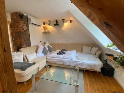 Ein Bett oder Betten in einem Zimmer der Unterkunft gemütliche rustikale Wohnung mit Kamin und optionalem Whirlpool