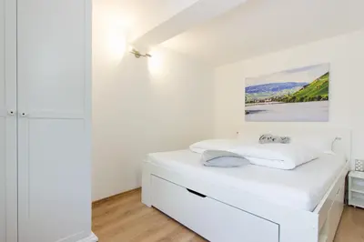 Ein Bett oder Betten in einem Zimmer der Unterkunft Citystudio 3 Rosenburgblick in Moselnähe