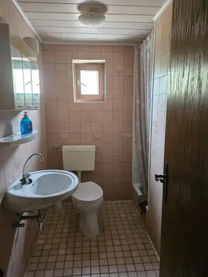 Ein Badezimmer in der Unterkunft Das Alte Kneipchen