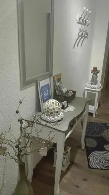Ein Sitzbereich in der Unterkunft Zimmer Schmitz