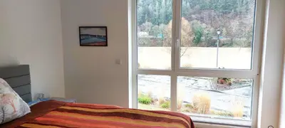 Ein Bett oder Betten in einem Zimmer der Unterkunft Panoramalounge Moselblick - Toplage