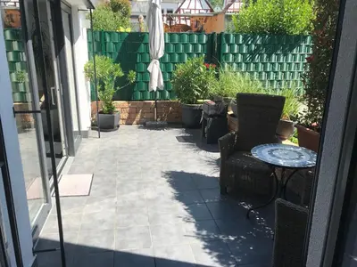 Ein Garten an der Unterkunft schöne Ferienwohnung mit Terasse