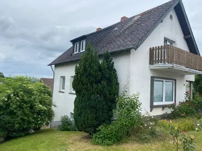 Das Gebäude in dem sich das Ferienhaus befindet