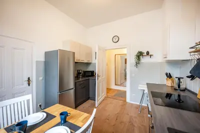 Küche/Küchenzeile in der Unterkunft Südstadt Oase auf zwei Etagen 4 SZ und Balkon