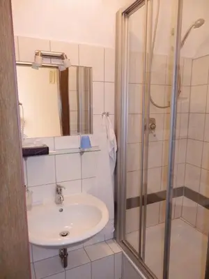 Ein Badezimmer in der Unterkunft Hotel Rheinischer Hof