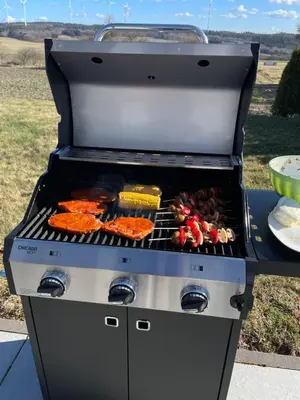 Ein für Gäste verfügbarer Grill in der Ferienwohnung