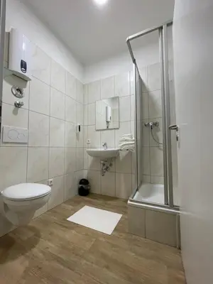 Ein Badezimmer in der Unterkunft City Apartments Trier Suite 3