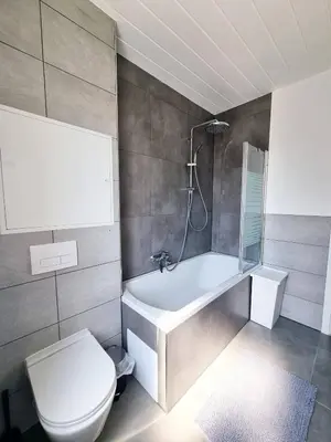 Ein Badezimmer in der Unterkunft StadtRaum mit 3 Zimmer am Rhein WE5