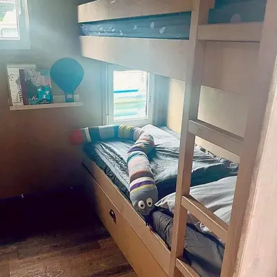 Ein Bett oder Betten in einem Zimmer der Unterkunft Hausboot Ferdinand Magellahn