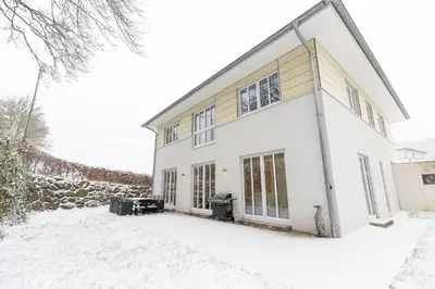 Vulkan-Villa im Winter
