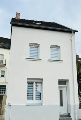 Das Gebäude in dem sich das Ferienhaus befindet