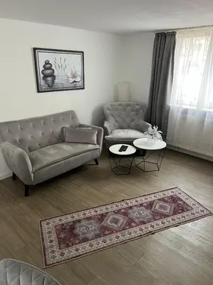 Ein Sitzbereich in der Unterkunft Ferienwohnung 2 in direkter Nähe zum Rhein