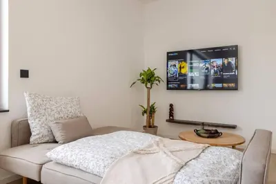 Ein Bett oder Betten in einem Zimmer der Unterkunft Bright Suite I Sauna I TV I Kitchen