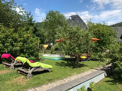 Ein Garten an der Unterkunft Ferienwohnungen Perlina Karpat