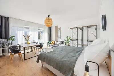 Ein Bett oder Betten in einem Zimmer der Unterkunft DDHomes- Firmen & Monteure App - 6 Pers,Balkon,zentral, SmartTV