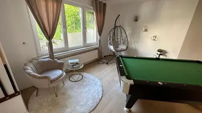 Ein Billardtisch in der Unterkunft Burg Panoramablick City Retreat Moderne FeWo