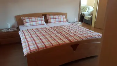 Ein Bett oder Betten in einem Zimmer der Unterkunft Zwei Ferienwohnungen 