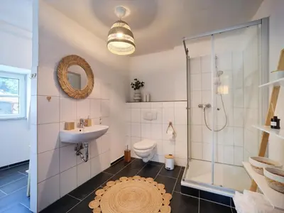 Ein Badezimmer in der Unterkunft Cozy apartment near Mosel - top location - mountain view