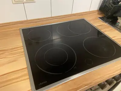 Küche/Küchenzeile in der Unterkunft WINNINGEN TOP Wohnung