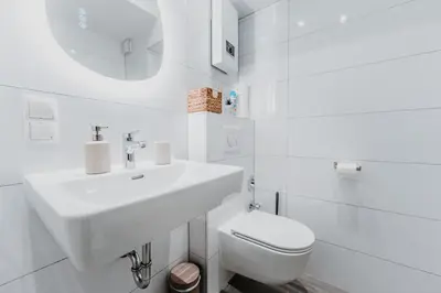 Ein Badezimmer in der Unterkunft 3-Floor Oasis in the Heart of Koblenz, Sleeps 16